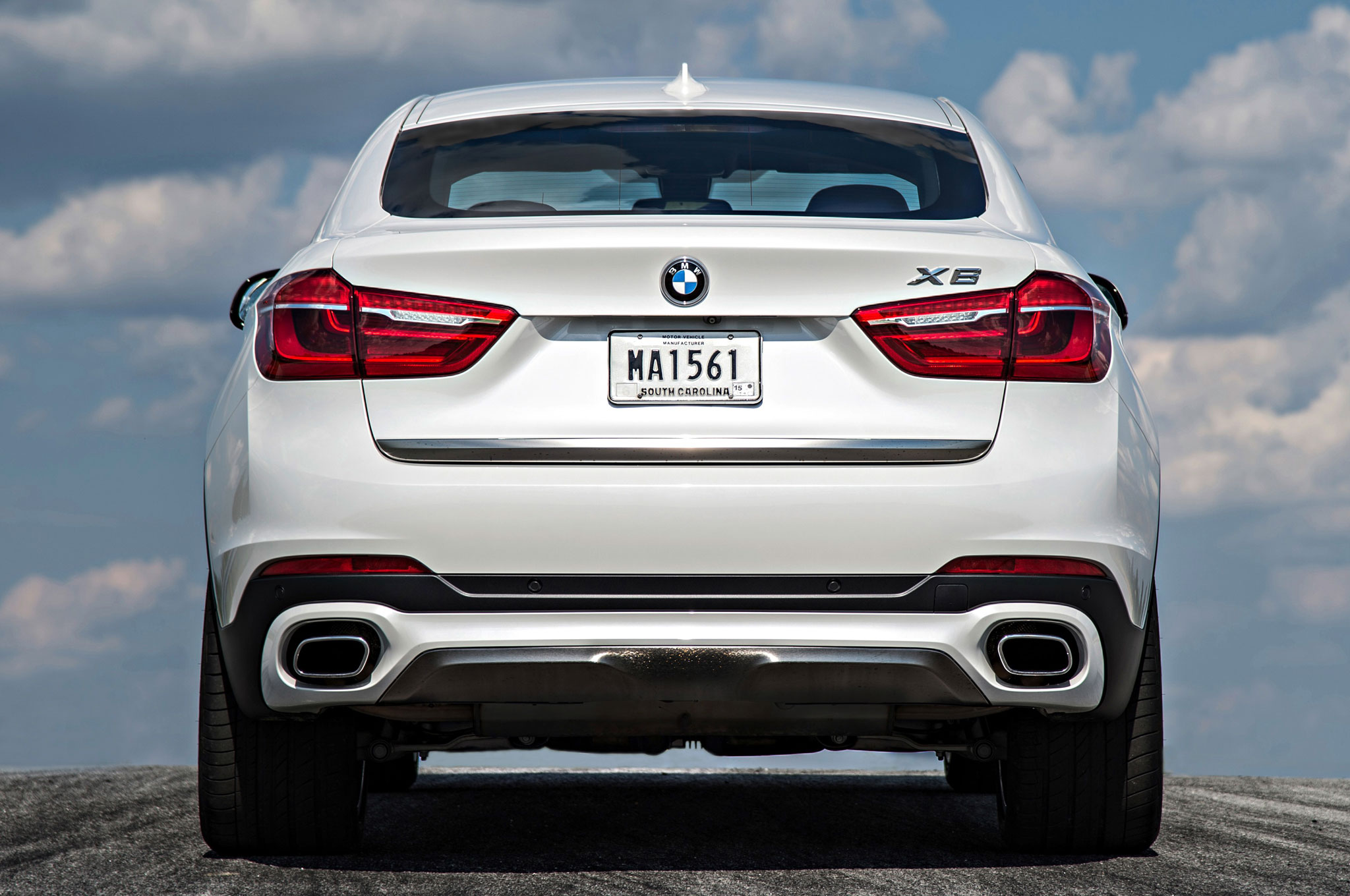 Comparison Byd S6 2015 Vs Bmw X6 Xdrive50i 2015